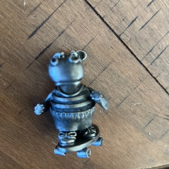 Schmid Skate Boarding Hippo - Picture 7 of 9